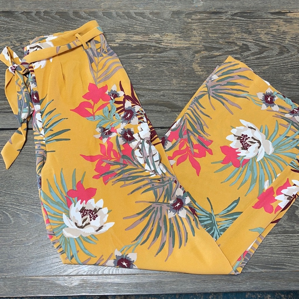 Women’s wide leg pants size M